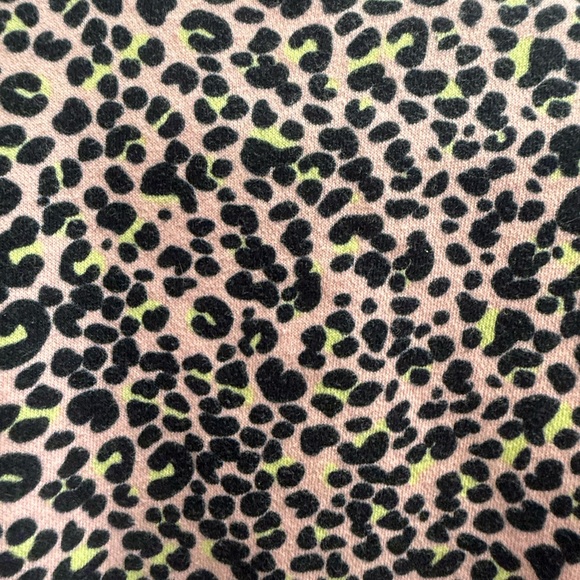 Nike Crew Animal Print Oversized Sweatshirt Size Small Pink, Yellow, Black - Picture 8 of 8